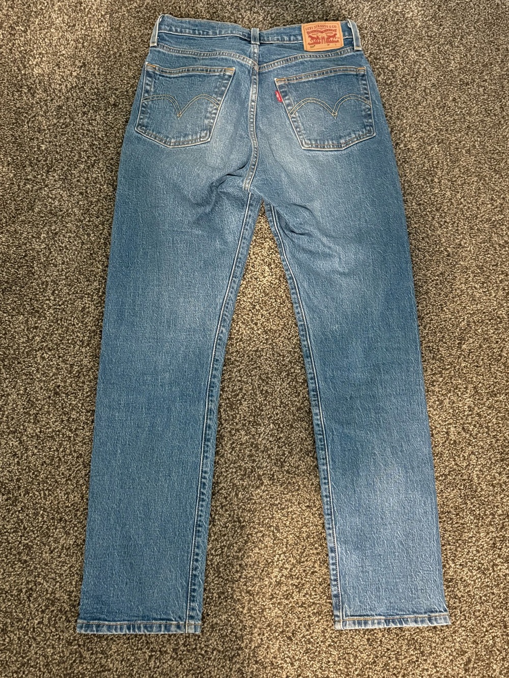 Classic Women’s Blue Straight-Leg Levi Jeans - Picture 2 of 6